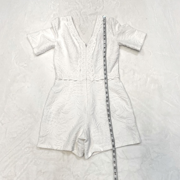Lilly Pulitzer White Zina Stretch Romper Pineapple Size 0 - Picture 10 of 10